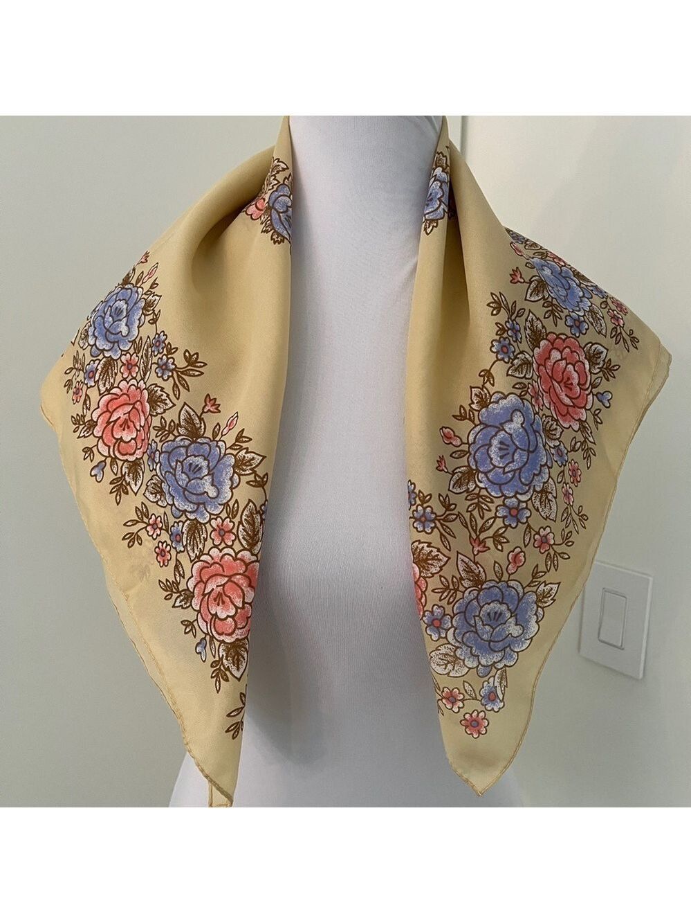 VINTAGE Square Floral Scarf Made Italy Floral Pattern Cottagecore Neck Scarf - Picture 4 of 10